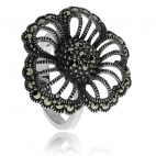 Stříbrný prsten s markazity ve tvaru květiny