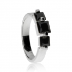 Stříbrný prsten se zirkony (kubická zirkonie) v černé barvě