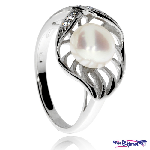 Stříbrný prsten s říční perlou a zirkonem (cubic zirconia) 