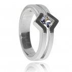 Stříbrný prsten se zirkonem (cubic zirconia) v kosočtverci