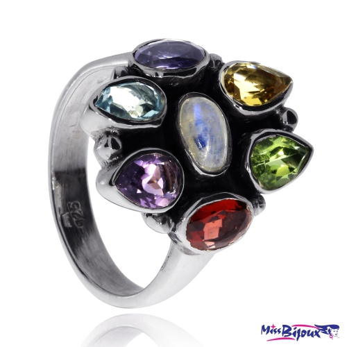 Stříbrný prsten s přírodními kameny v různých barvách