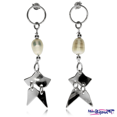 Stříbrné visací náušnice s říční perlou a dvěma kovovými ozdobami