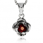 Stříbrný přívěsek s červeným granátem (almanin) v květu