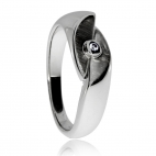 Stříbrný prsten s diamantem v povrchové úpravě matného a lesklého rhodiovaného stříbra