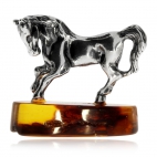 Stříbrná figurka s jantarem - kůň