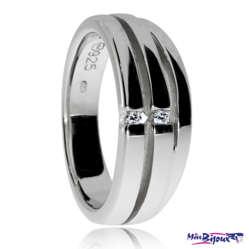 Stříbrný prsten s diamanty zasazenými v rhodiovaném stříbře