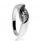 Stříbrný prsten s diamantem v povrchové úpravě matného a lesklého rhodiovaného stříbra