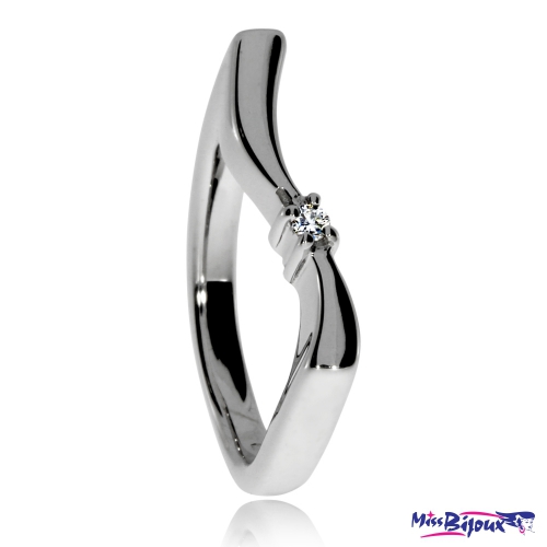 Stříbrný prsten s diamantem - Ladná křivka
