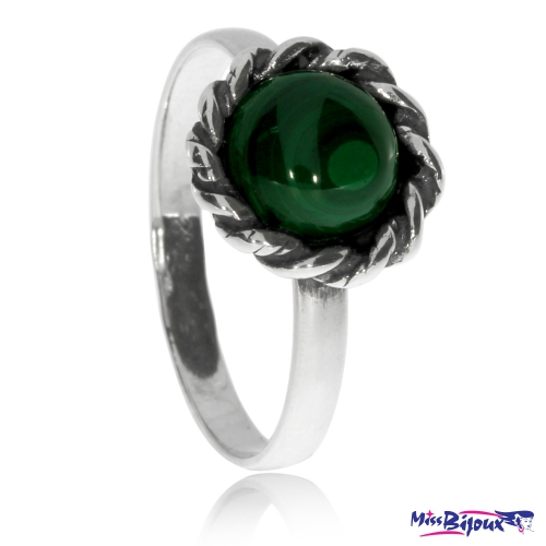 Stříbrný prsten s malachitem - Kulatý kámen v jemném lůžku