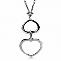 Stříbrný náhrdelník zobrazující dvě srdce proti sobě