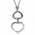 Stříbrný náhrdelník zobrazující dvě srdce proti sobě