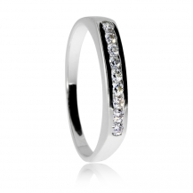 Stříbrný prsten ARETE s devíti přírodními diamanty v řádce o celkové hmotnosti 0,21 ct