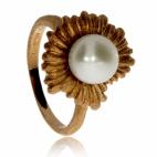 Stříbrný pozlacený prsten s říční perlou - Květina 